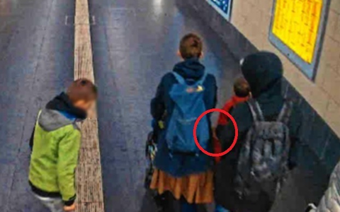 BPOL NRW: Taschendieb dank Videoauswertung und dem wachsamen Auge einer Bundespolizistin gefasst - Foto: presseportal.de