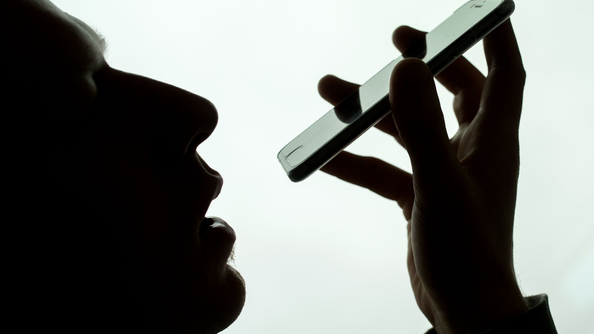 Im Rechtsstreit um das mutmaßliche Mithören von Privatgesprächen seiner Nutzer durch seinen Sprachassistenten Siri hat Apple einer Zahlung von 95 Millionen Dollar zugestimmt. - Foto: Alexander Heinl/dpa