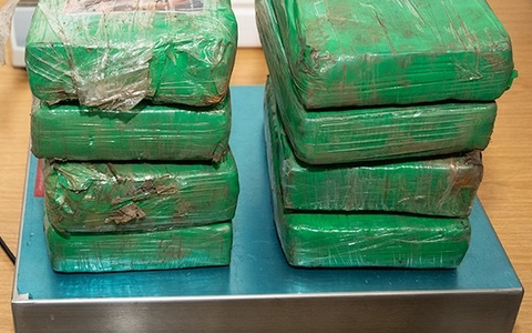 ZOLL-H: Beschlagnahme von 153 Kilogramm Kokain in Frachtschiff in Wilhelmshaven - Foto: presseportal.de ZOLL-H: Beschlagnahme von 153 Kilogramm Kokain in Frachtschiff in Wilhelmshaven - Foto: presseportal.de