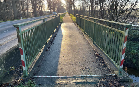 POL-KLE: Straelen - Nachtragsmeldung / Polizeiliche Suche nach Unfallstelle erfolgreich / Brückengeländer gestreift - Foto: presseportal.de