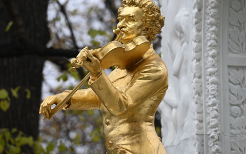 Goldener Walzerkönig: Das Strauss-Image beruht auf Missverständnissen. (Archivbild) - Foto: Helmut Fohringer/APA/dpa