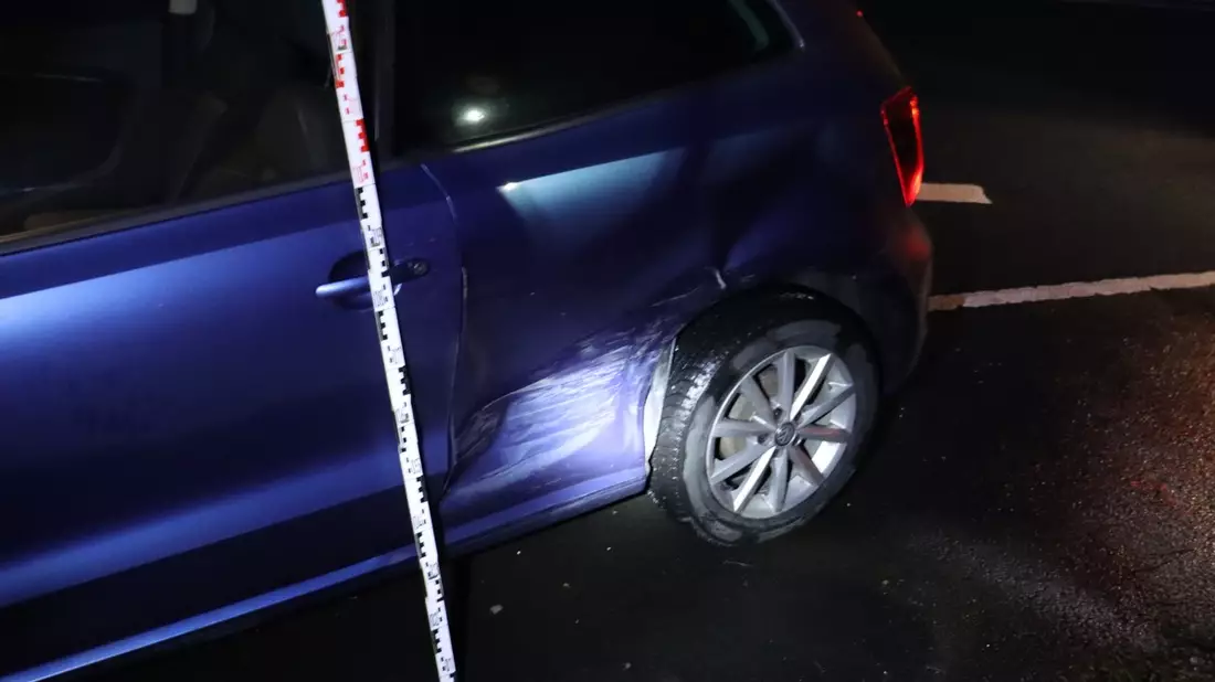 POL-HX: Unbekannter Autofahrer prallt gegen Polo und fährt davon - Bild: presseportal.de
