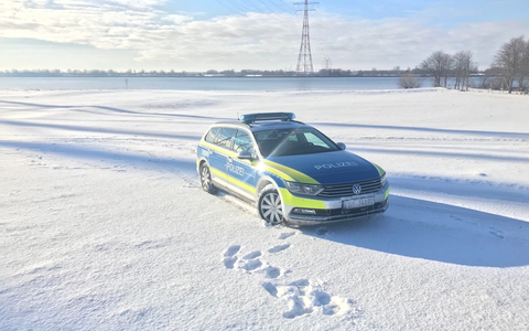 POL-SE: Bad Segeberg - Wintereinbruch in den Kreisen Pinneberg und Segeberg sorgt für Verkehrsbehinderungen und Unfälle auf winterglatter Fahrbahn - Foto: presseportal.de