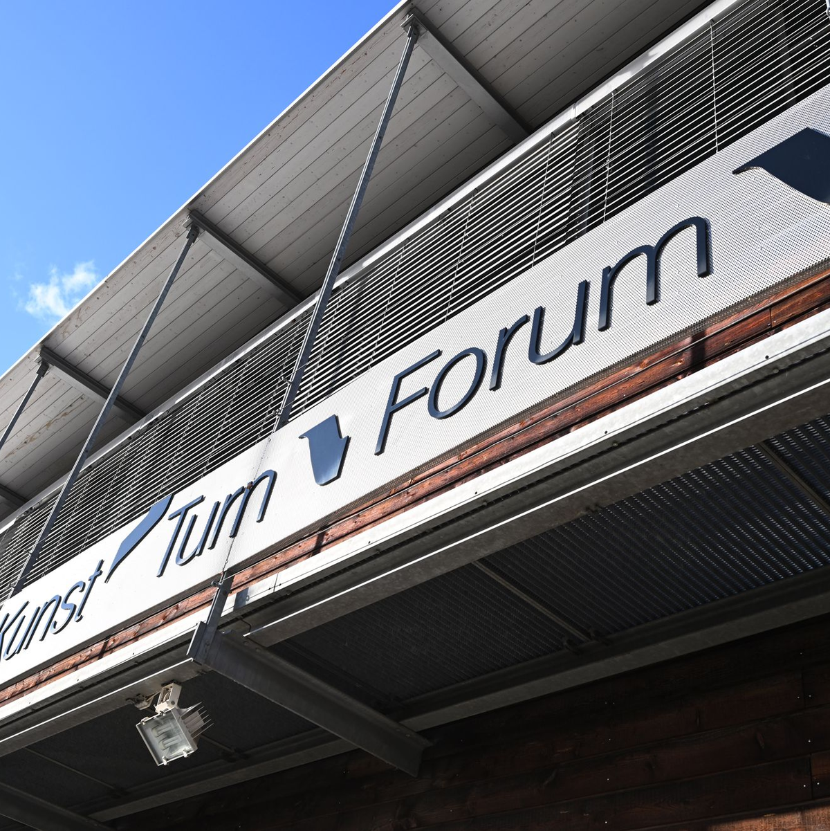 Die Missbrauchsvorwürfe am Turn-Stützpunkt in Stuttgart schlagen weiter hohe Wellen. - Foto: Bernd Weißbrod/dpa