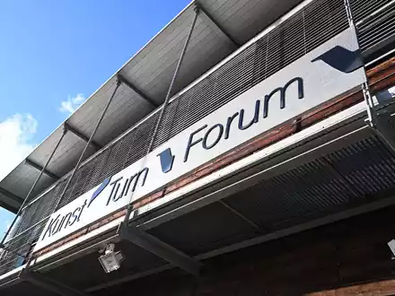 Das Stuttgarter Kunstturnforum steht im Zentrum eines Missbrauchsskandals. - Foto: Bernd Weißbrod/dpa