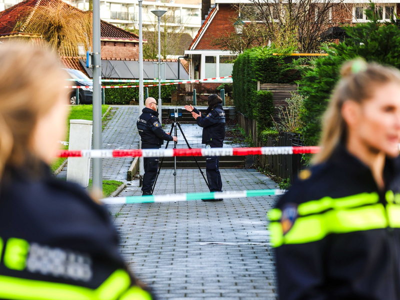 Nach einer Großfahndung hat die Polizei in Rotterdam einen 24-Jährigen gefasst, der drei Männer ohne erkennbaren Grund erschossen haben soll. - Foto: JEFFREY GROENEWEG/ANP/dpa