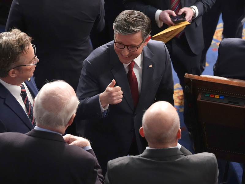 Das Abstimmungsergebnis fiel mit 217 Ja- zu 215 Nein-Stimmen knapp aus.  - Foto: Jacquelyn Martin/AP/dpa