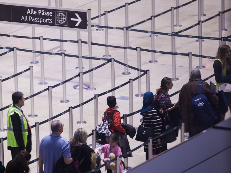 Die Lage an deutschen Flughäfen entspannt sich nach stundenlanger IT-Störung.  - Foto: Joerg Carstensen/dpa