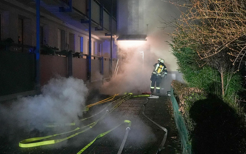 FW Hagen: Kellerbrand, Gebäude musste Stromlinien geschaltet werden. - Foto: presseportal.de