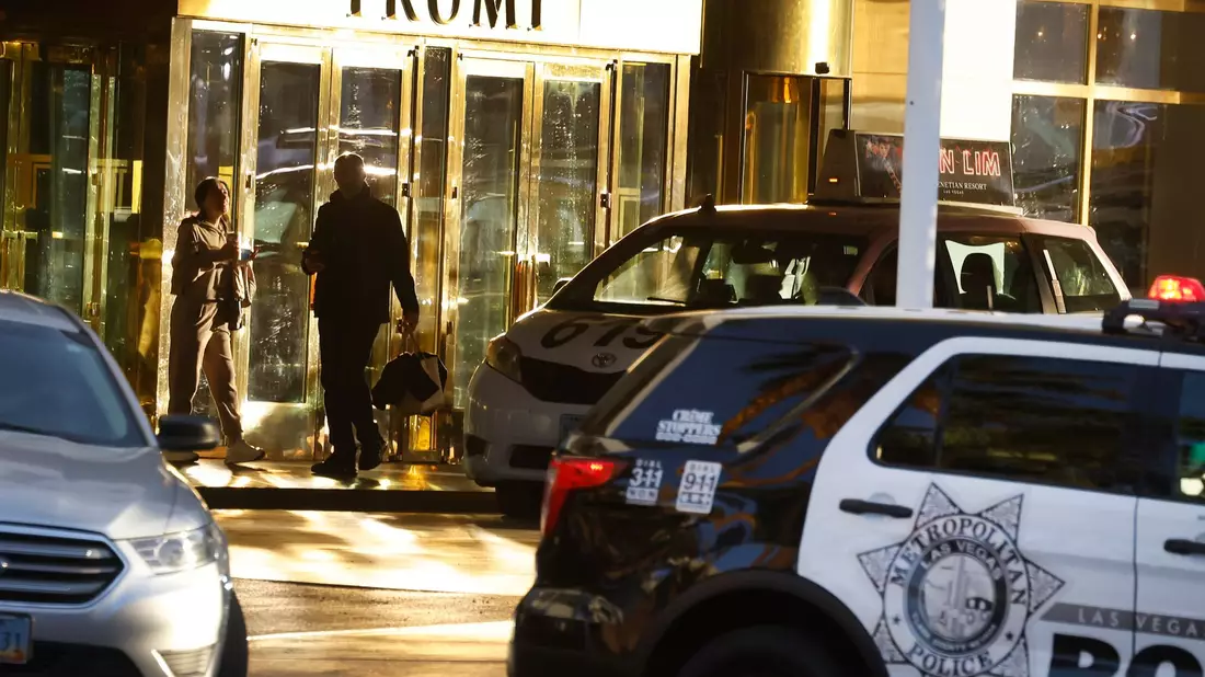 Der Verantwortliche für die Explosion vor dem Trump-Hotel in Las Vegas litt nach Angaben der Ermittler an einer posttraumatischen Belastungsstörung.  - Bild: Bizuayehu Tesfaye/Las Vegas Review-Journal/AP/dpa