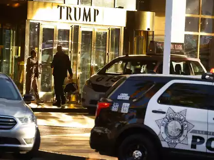 Der Verantwortliche für die Explosion vor dem Trump-Hotel in Las Vegas litt nach Angaben der Ermittler an einer posttraumatischen Belastungsstörung. - Foto: Bizuayehu Tesfaye/Las Vegas Review-Journal/AP/dpa