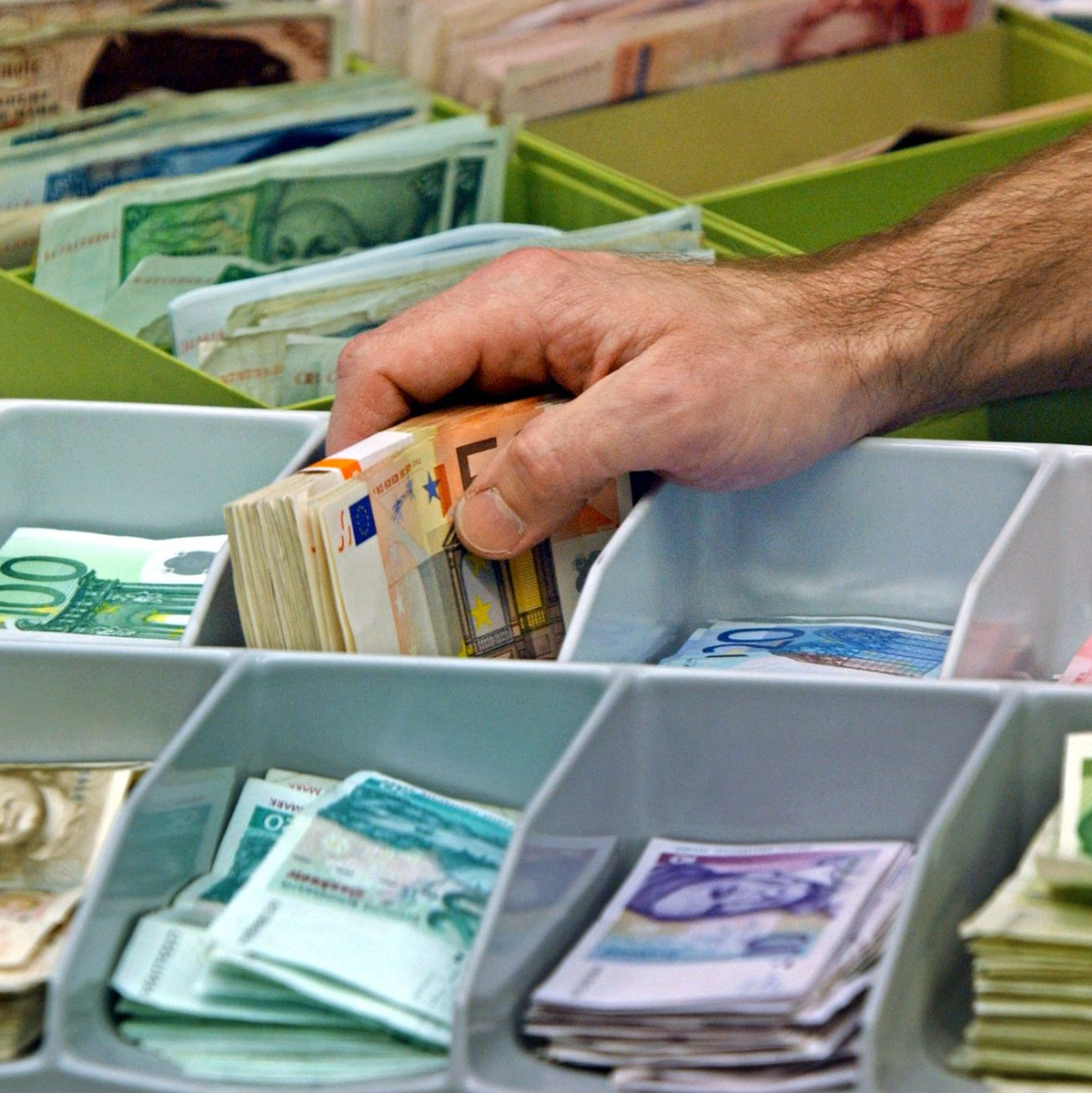 Die Summe der eingetauschten D-Mark-Bestände ist gesunken. (Archivbild) - Foto: Frank May/dpa