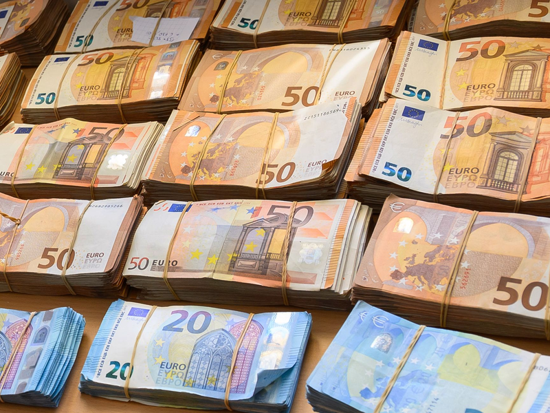 Großspenden füllen derzeit die Wahlkampfkassen von CDU und FDP. - Foto: Silas Stein/dpa