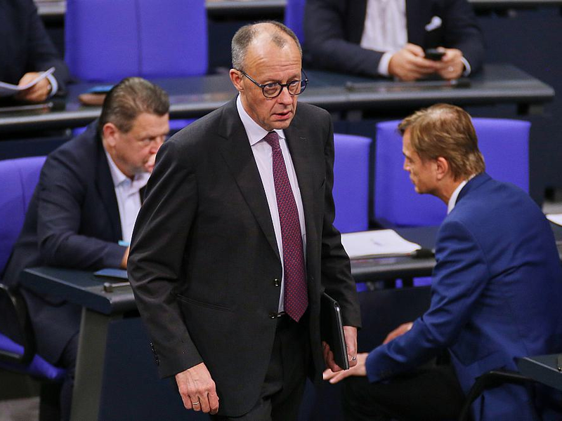 Friedrich Merz vor Abgeordneten der AfD-Fraktion (Archiv) - Foto: über dts Nachrichtenagentur