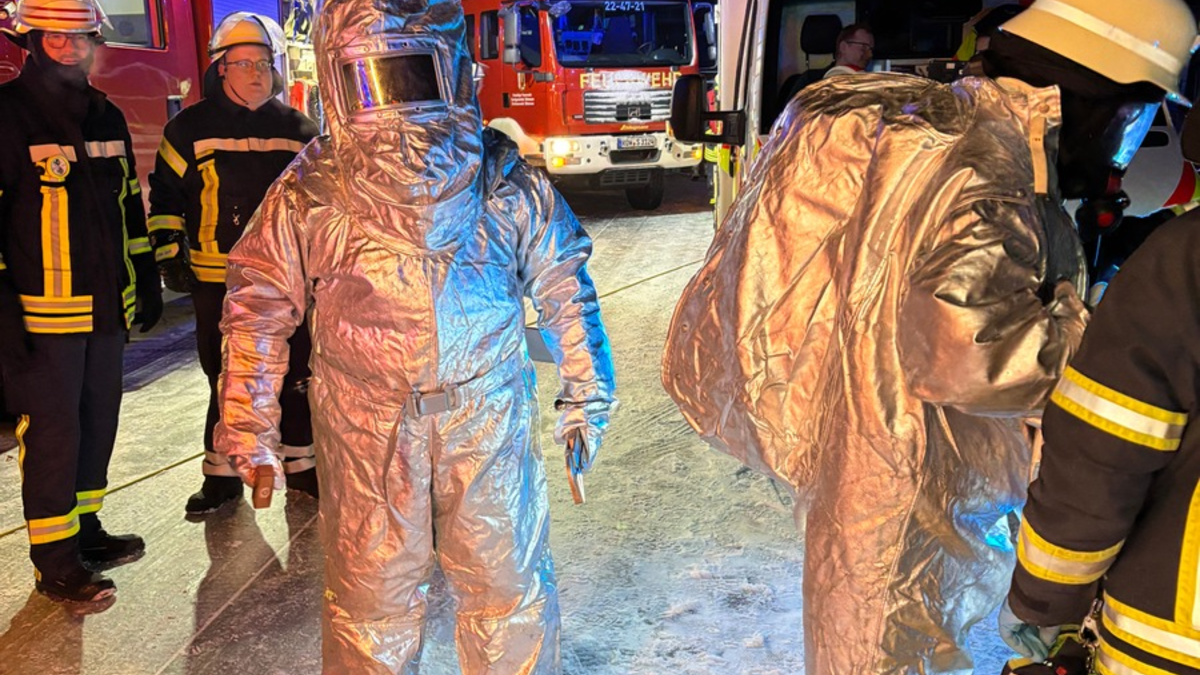 FW-ROW: Winterwetter sorgt für Verkehrsunfälle auf Autobahn 1 - Hansalinie Stunden lang voll gesperrt - Foto: presseportal.de