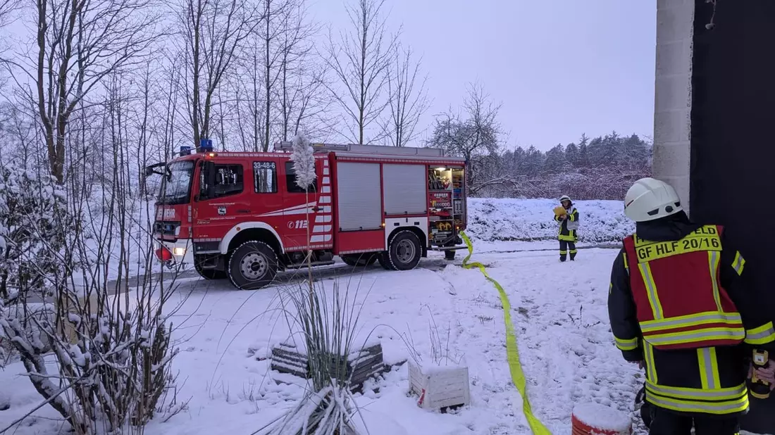 POL-STD: 19-jährige Autofahrerin überschlägt sich mit ihrem Auto in Grundoldendorf - Fahrerin unverletzt, Unbekannter setzt Auto in Stade in Brand - Polizei sucht Zeugen, Feuer in Harsefelder Sauna - Bild: presseportal.de
