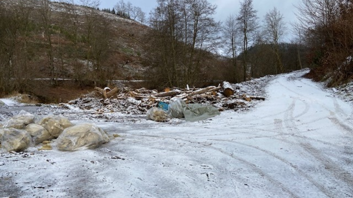 POL-PDTR: Illegale Müllentsorgung - Foto: presseportal.de