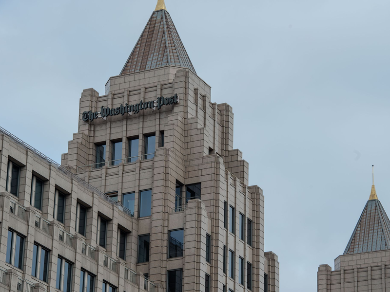 Die «Washington Post» gehört seit 2013 Amazon-Gründer und Multimilliardär Jeff Bezos. (Archivbild) - Foto: Andrej Sokolow/dpa