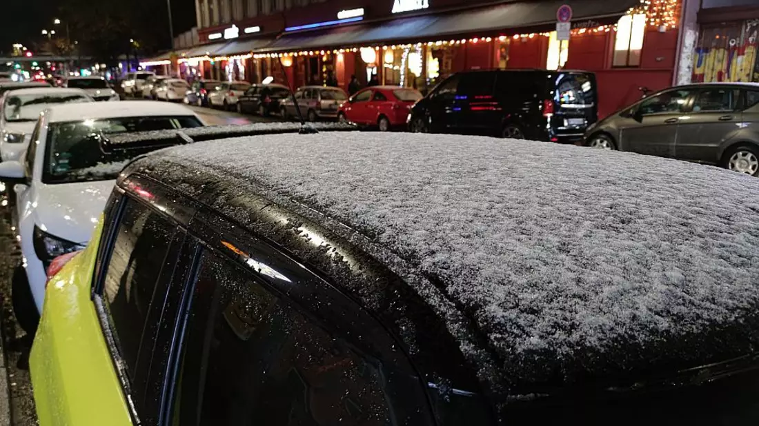 Schnee auf Autodach (Archiv) - Bild: über dts Nachrichtenagentur