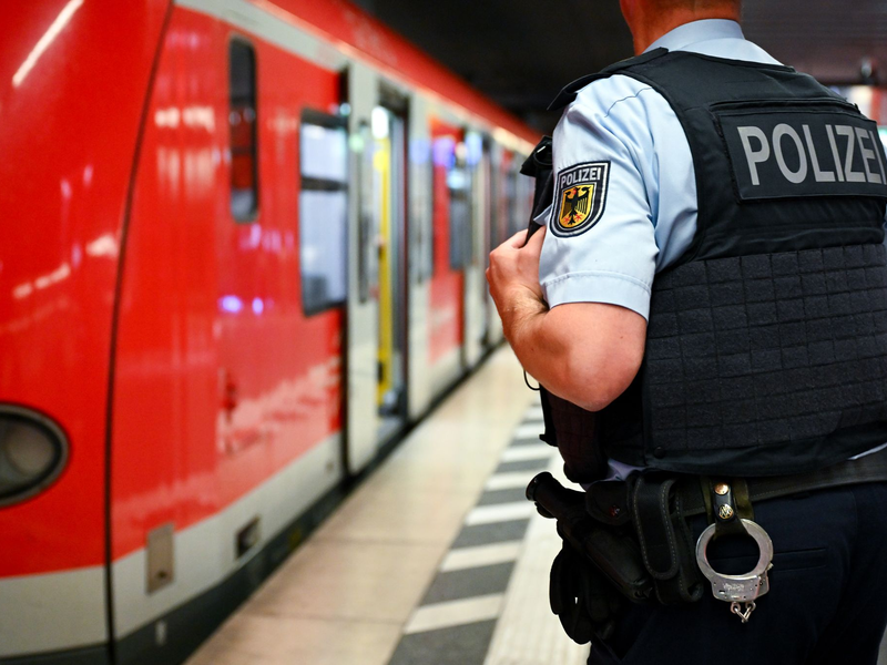 Die Anzahl an Gewaltdelikten hat an deutschen Bahnhöfen deutlich zugenommen. (Archivbild) - Foto: Sven Hoppe/dpa