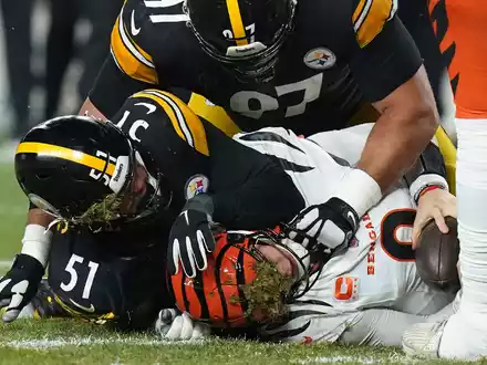Die Cincinnati Bengals um Quarterback Joe Burrow bissen sich in Pittsburgh durch. - Foto: Matt Freed/AP/dpa