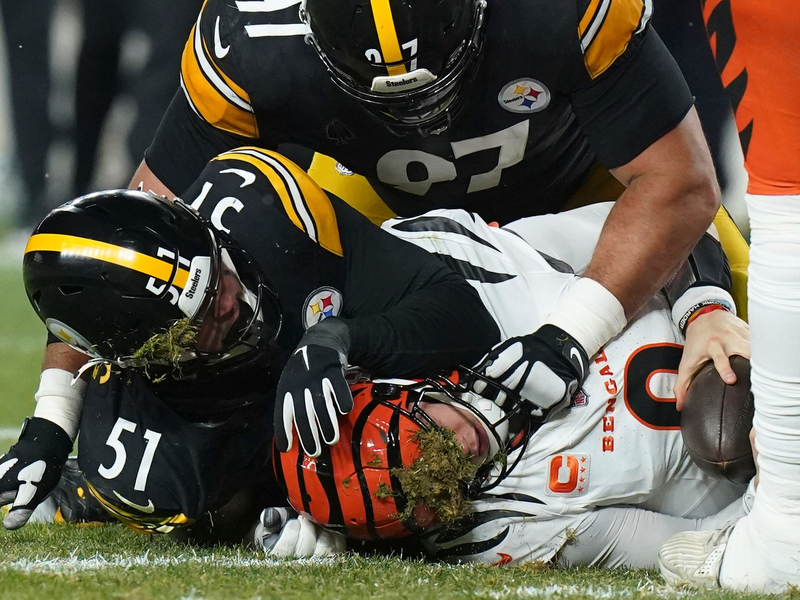 Die Cincinnati Bengals um Quarterback Joe Burrow bissen sich in Pittsburgh durch. - Foto: Matt Freed/AP/dpa