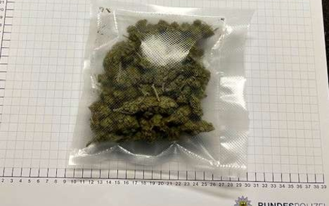 BPOL NRW: Das ist ein Geschenk - Bundespolizei stellt Marihuana sicher - Foto: presseportal.de