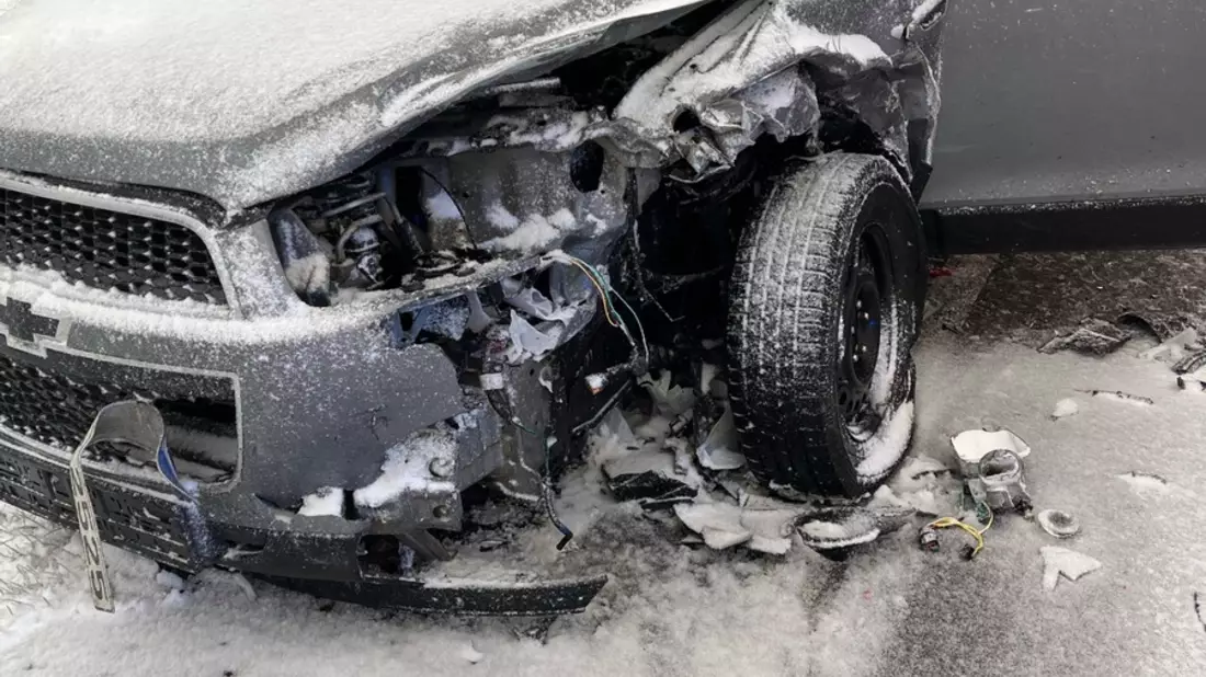 POL-GM: Auf winterlicher Straße in den Gegenverkehr geschleudert - Bild: presseportal.de