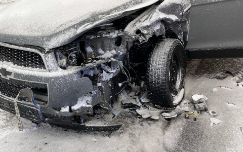 POL-GM: Auf winterlicher Straße in den Gegenverkehr geschleudert - Foto: presseportal.de