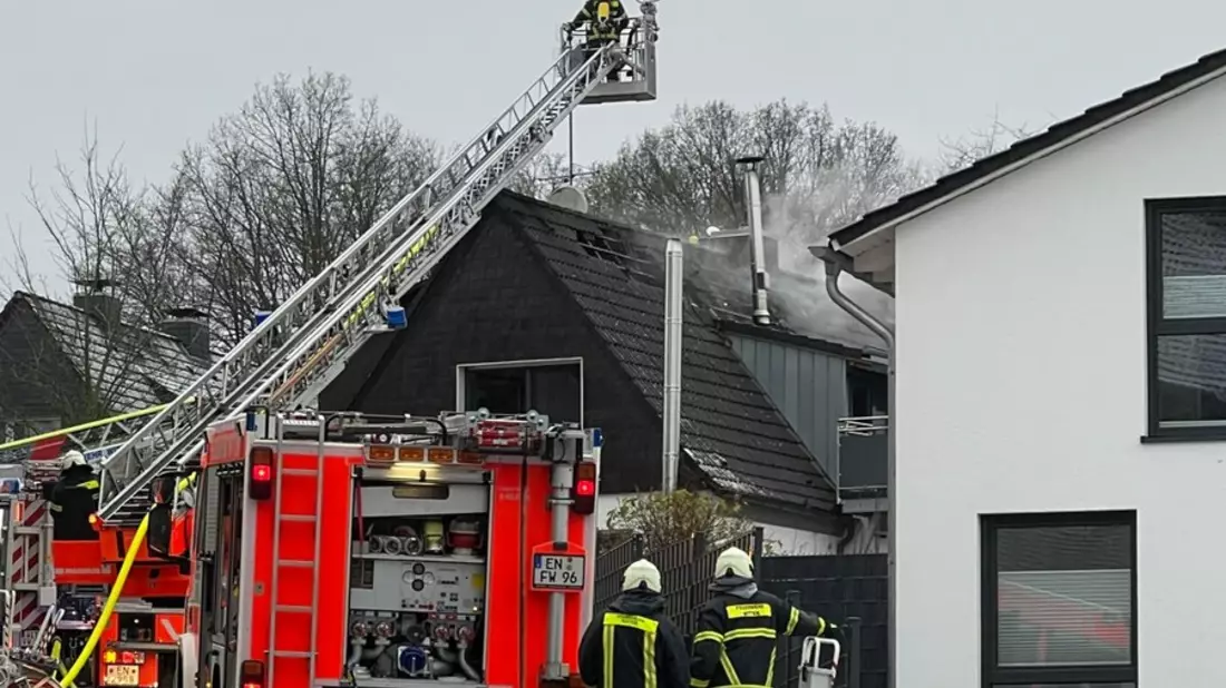 FW Witten: Dachstuhlbrand in Buchholz - Bild: presseportal.de