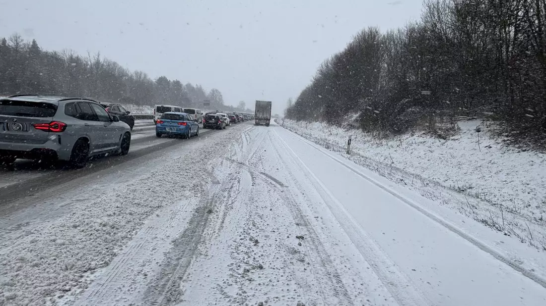 API-TH: Zahlreiche Verkehrsunfälle auf Thüringens Autobahnen nach erneutem Wintereinbruch - Bild: presseportal.de