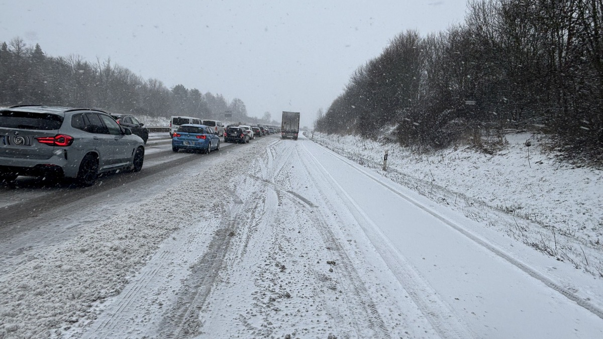 API-TH: Zahlreiche Verkehrsunfälle auf Thüringens Autobahnen nach erneutem Wintereinbruch - Foto: presseportal.de