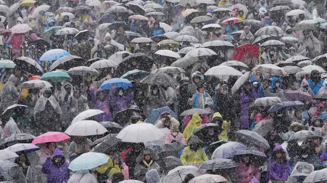 In der Innenstadt von Seoul kam es während der vergangenen Monate fast täglich zu Demonstrationen. (Archivbild) - Bild: Ahn Young-joon/AP/dpa