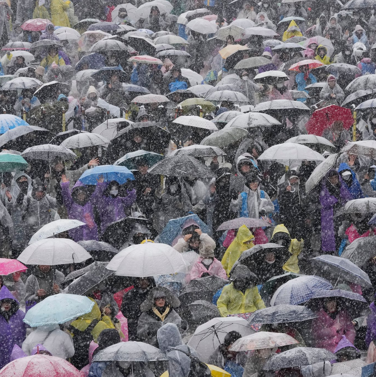 In der Innenstadt von Seoul kam es während der vergangenen Monate fast täglich zu Demonstrationen. (Archivbild) - Foto: Ahn Young-joon/AP/dpa