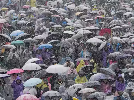 Ein Bezirksgericht in Seoul hat laut Yonhap den Haftbefehl gegen Yoon verlängert.  - Foto: Ahn Young-joon/AP/dpa