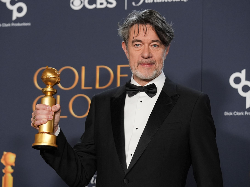 Drehbuchautor Peter Straughan hat für «Konclave» seinen ersten Globe gewonnen.  - Foto: Chris Pizzello/Invision/AP/dpa