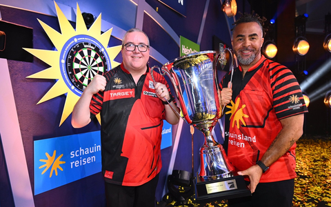 Stephen Bunting Patrick Owomoyela Die Promi-Darts-WM - Foto: ProAcht/Willi Weber, presseportal.de