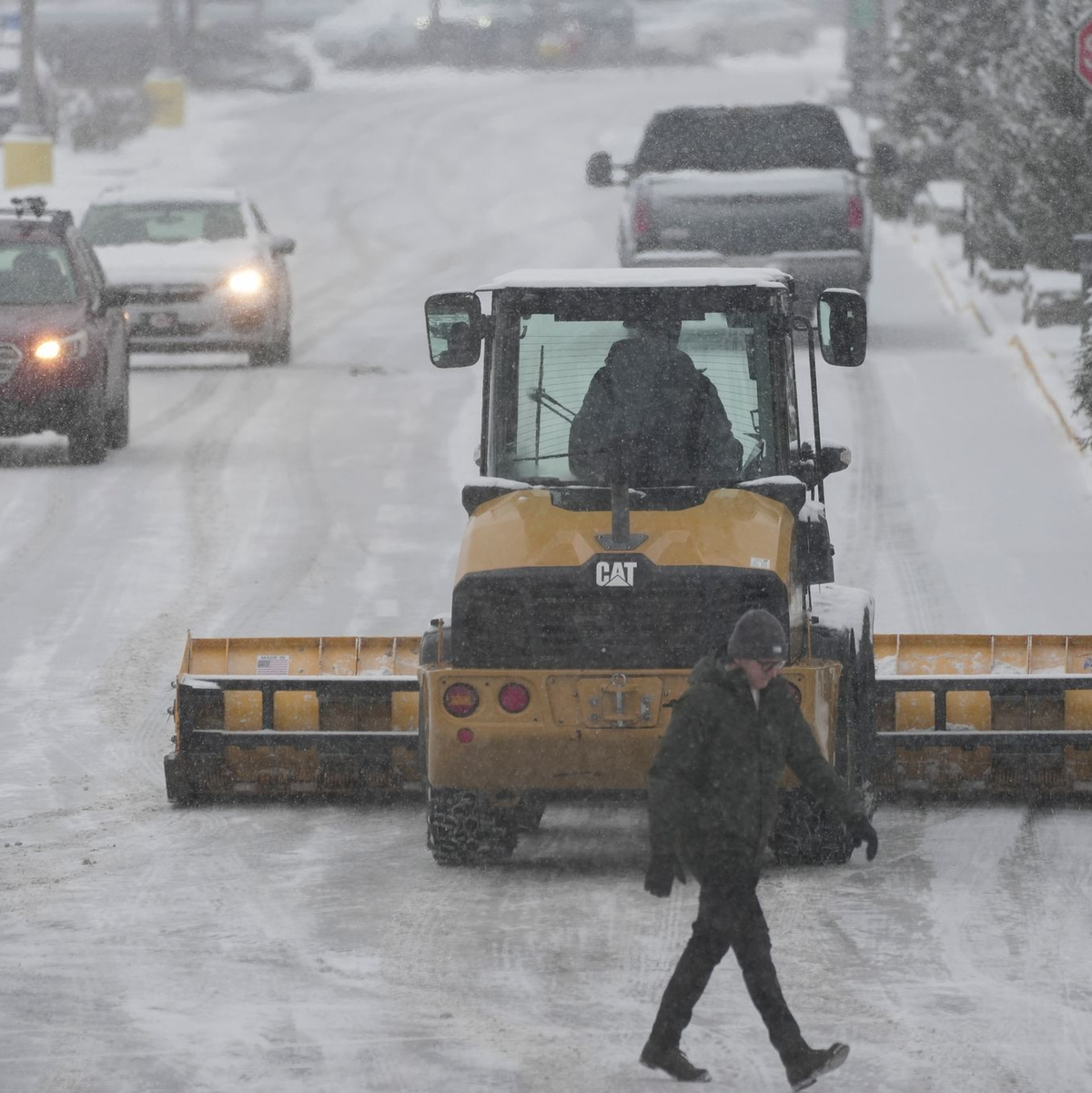 Auf den Straßen gab es viele Beeinträchtigungen. - Foto: Joshua A. Bickel/AP/dpa