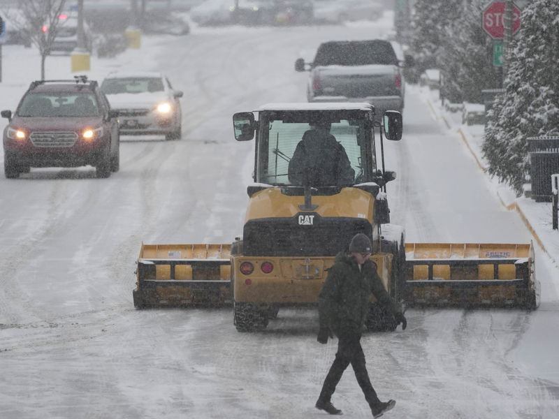 Auf den Straßen gab es viele Beeinträchtigungen. - Foto: Joshua A. Bickel/AP/dpa