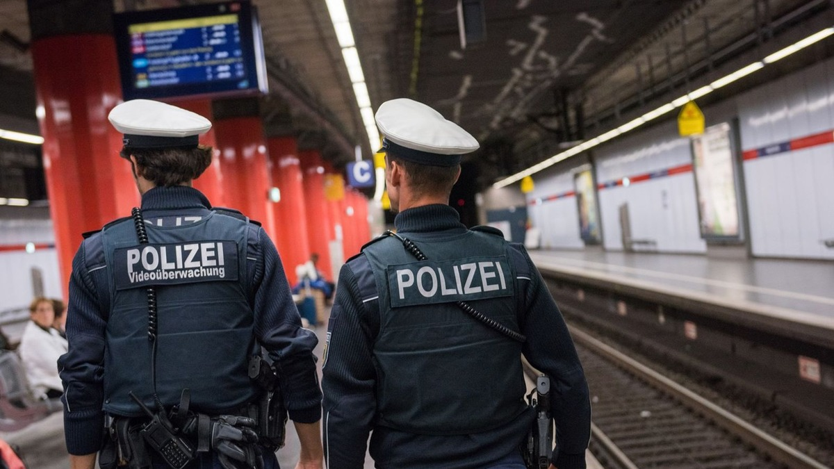 Bundespolizeidirektion München: Einstiegsunfall - Ladendiebstähle u.a. - Foto: presseportal.de