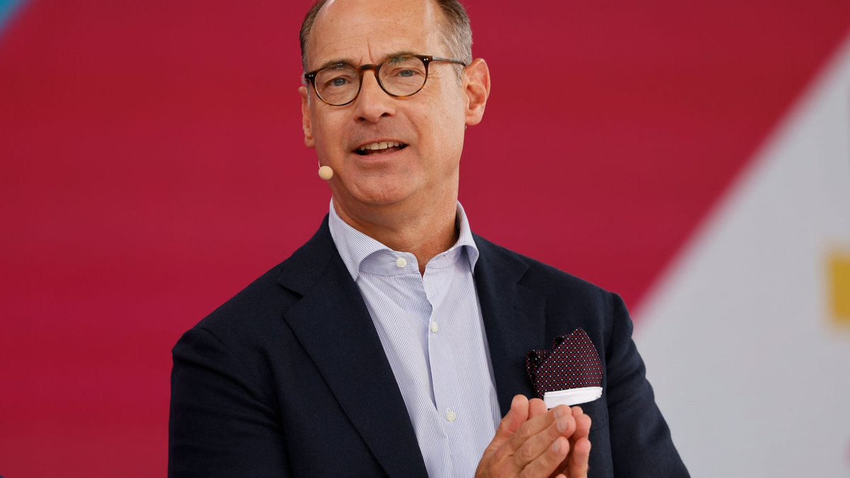 Allianz-Chef Oliver Bäte sieht den Krankenstand in Deutschland als Problem. (Archivbild) - Foto: Thomas Banneyer/dpa