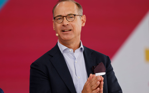 Allianz-Chef Oliver Bäte verdiente 2024 mehr als zehn Millionen Euro. - Foto: Thomas Banneyer/dpa