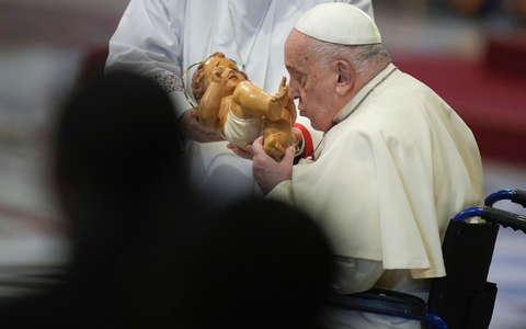 Papst Franziskus ernannte erstmals eine Frau zur Präfektin im Vatikan, die italienische Ordensschwester Simona Brambilla. - Foto: Alessandra Tarantino/AP/dpa
