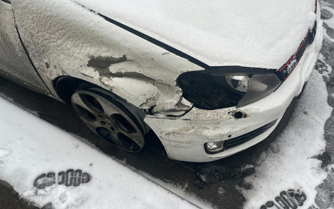 POL-HM: Stark beschädigtes Fahrzeug festgestellt - Polizei sucht Unfallörtlichkeit und Geschädigte - Foto: presseportal.de