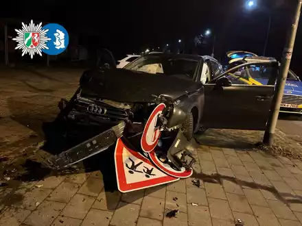 POL-DU: Overbruch: Autofahrer kommt von Fahrbahn ab - Foto: presseportal.de