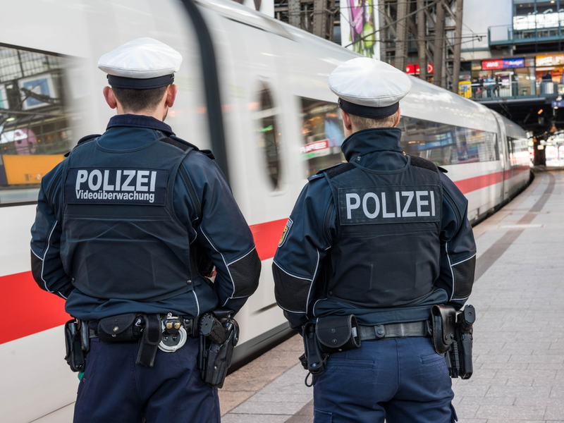 BPOL-HH: Fehlender Fahrschein wurde per Haftbefehl gesuchten Mann zum Verhängnis -Festnahme durch Bundespolizei - - Foto: presseportal.de
