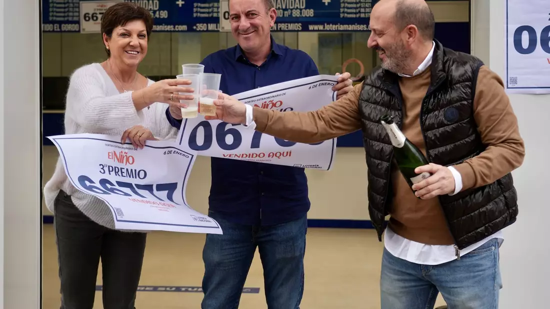 Die Gewinner in Spanien feiern ihr Glück am Dreikönigstag. (Archivbild) - Bild: Eduardo Manzana/EUROPA PRESS/dpa