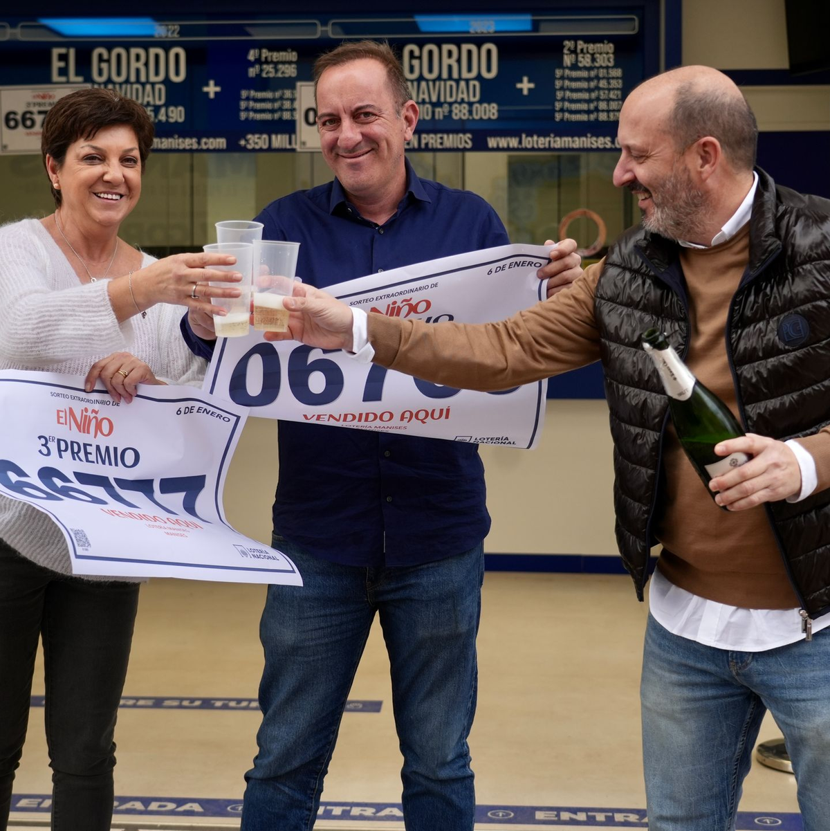 Die Gewinner in Spanien feiern ihr Glück am Dreikönigstag. (Archivbild) - Foto: Eduardo Manzana/EUROPA PRESS/dpa