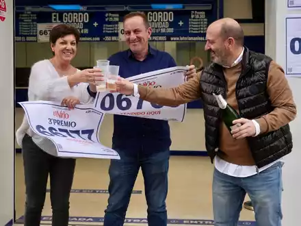 Die Gewinner in Spanien feiern ihr Glück am Dreikönigstag. (Archivbild) - Foto: Eduardo Manzana/EUROPA PRESS/dpa