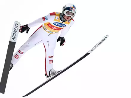 Hat sich deutlich zu Skisprung-Trainer Stefan Horngacher geäußert: Sportdirektor Horst Hüttel. - Foto: Daniel Karmann/dpa